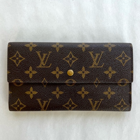 Louis Vuitton International Wallet - Picture 1 of 9